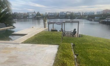 Casa en  Barrio Cabos del Lago. Nordelta