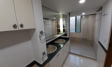 apartamento en arriendo/venta en poblado. Cod A61431