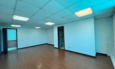 oficina en arriendo en santa barbara occidental-usaquén. Cod A5019