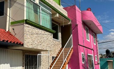 Venta de casa en Tocuila Texcoco Estado de México con 3 depatrtamenros y local comercial