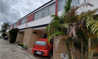 Casa en venta amplia y moderna sector capulispamba machangara cerca de chaullabamba