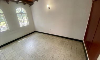 SE ARRIENDA CASA DE 230 M2 PARA USO COMERCIAL EN SANTA MARTA