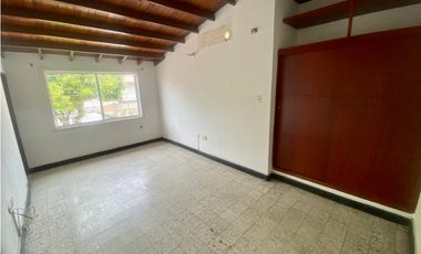 SE ARRIENDA CASA DE 230 M2 PARA USO COMERCIAL EN SANTA MARTA