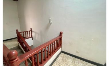 SE ARRIENDA CASA DE 230 M2 PARA USO COMERCIAL EN SANTA MARTA