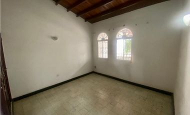 SE ARRIENDA CASA DE 230 M2 PARA USO COMERCIAL EN SANTA MARTA