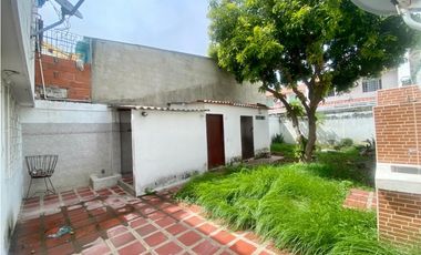SE ARRIENDA CASA DE 230 M2 PARA USO COMERCIAL EN SANTA MARTA