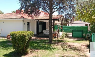 Casa en alquiler temporario de 3 dormitorios c/ cochera en Villa Cura Brochero