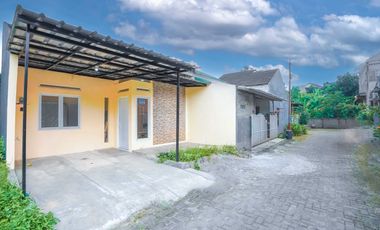 Rumah Hadap Selatan 9 Menit ke The Park Sawangan SHM Siap KPR J-36721