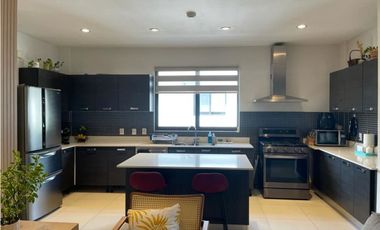 Vendo o Alquilo Bello Apartamento en Howard $360000