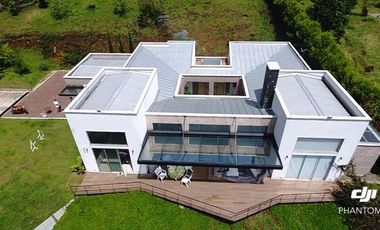 casa en venta en variante de caldas. Cod V4265