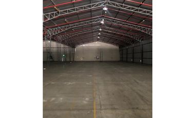 Via Daule se alquilo bodega de 6500 m2 con andenes