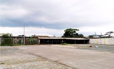 Via Daule se alquilo bodega de 6500 m2 con andenes