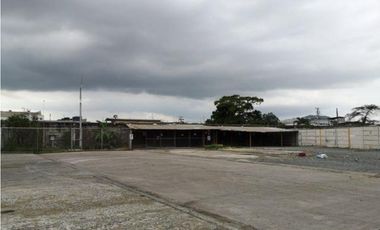 Via Daule se alquilo bodega de 6500 m2 con andenes
