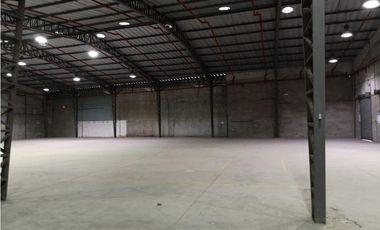 Via Daule se alquilo bodega de 6500 m2 con andenes