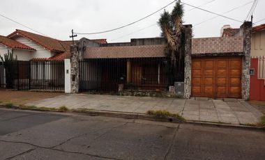 Casa de cuatro ambientes en venta en el Palomar