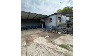 taller, galpon lavadero gomeria sobre Av 75 entre 68 y 70