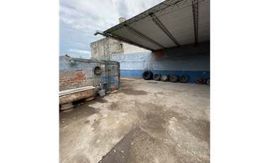 taller, galpon lavadero gomeria sobre Av 75 entre 68 y 70