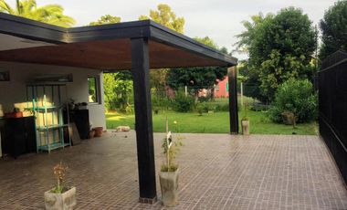 Venta casa  2 dorms e/caminos 5 ambientes jardín con pileta - Villa Elisa