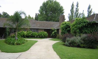 Casa en venta en las Lomas de San Isidro con pileta y jardin