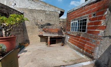 LOTE CON MEJORAS MORON - CASTELAR