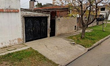 LOTE CON MEJORAS MORON - CASTELAR
