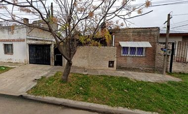 LOTE CON MEJORAS MORON - CASTELAR