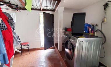 Se vende edificio comercial con viviendas Col. Álamos sobre C. Galicia