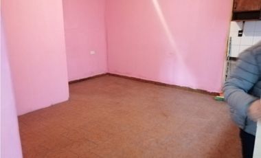 Venta chalet con local y departamento 2 amb.