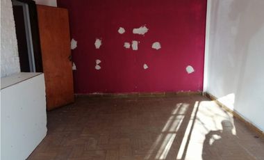 Venta chalet con local y departamento 2 amb.