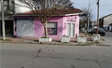 Venta chalet con local y departamento 2 amb.