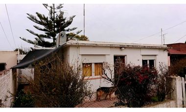 OPORTUNIDAD: Se vende casa americana de 3 amb sobre lote de 400 m2.