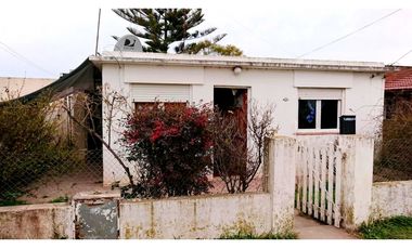 OPORTUNIDAD: Se vende casa americana de 3 amb sobre lote de 400 m2.