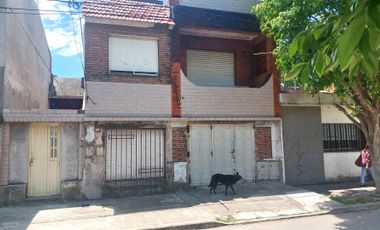 Venta PH 2 dormitorios con garaje. Barrio Belgrano