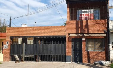CASA CENTRICA CON DEPARTAMENTO