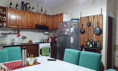 CASA CENTRICA CON DEPARTAMENTO