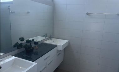 Alquilo hermoso apartamento amoblado en el PH Vista Balboa