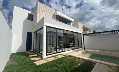 Casa en venta Mérida, Lenora Temozón, 3 recámaras + estudio. Súper ubicación.  .