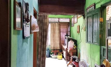 Rumah minimalis dalam perkampungan dekat Purawisata
