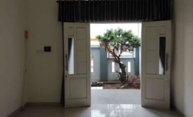 Rumah Siap Huni di Bulak Rukem, Strategis