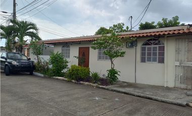   SE VENDE CASA EN URBANIZACION ANAYANSI, JUAN DIAZ