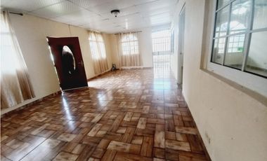   SE VENDE CASA EN URBANIZACION ANAYANSI, JUAN DIAZ