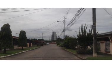   SE VENDE CASA EN URBANIZACION ANAYANSI, JUAN DIAZ