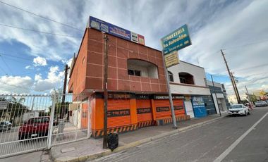 Edificio con local comercial y departamentos en VENTA en Gomez Palacio, Durango.