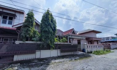 rumah seken lokasi hanya 50 M dari jalan lobak harga murah