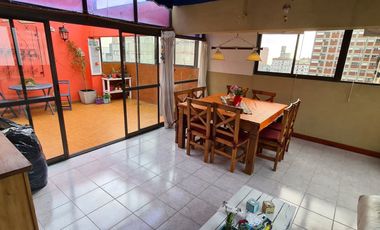Triplex en el centro Luro y Santa Fe. Cochera doble