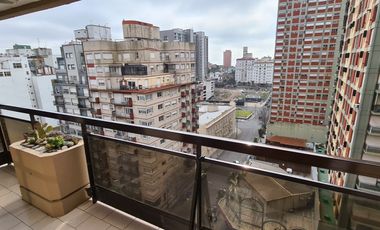 Triplex en el centro Luro y Santa Fe. Cochera doble