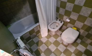 Triplex en el centro Luro y Santa Fe. Cochera doble