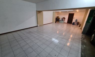 Triplex en el centro Luro y Santa Fe. Cochera doble