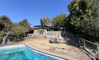 Casa en venta de 4 dorm. en Colina
