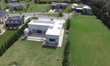 Casa en Venta. Barrio Privado Arenas del Sur